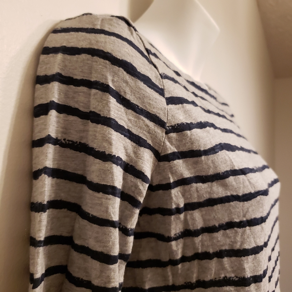 Ann Taylor LOFT size S top - Picture 4 of 5